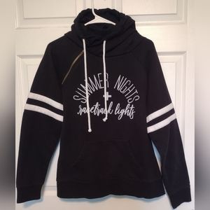 🍁 (Double Hooded) Sporty Hoodie. Zipper accent on shoulder